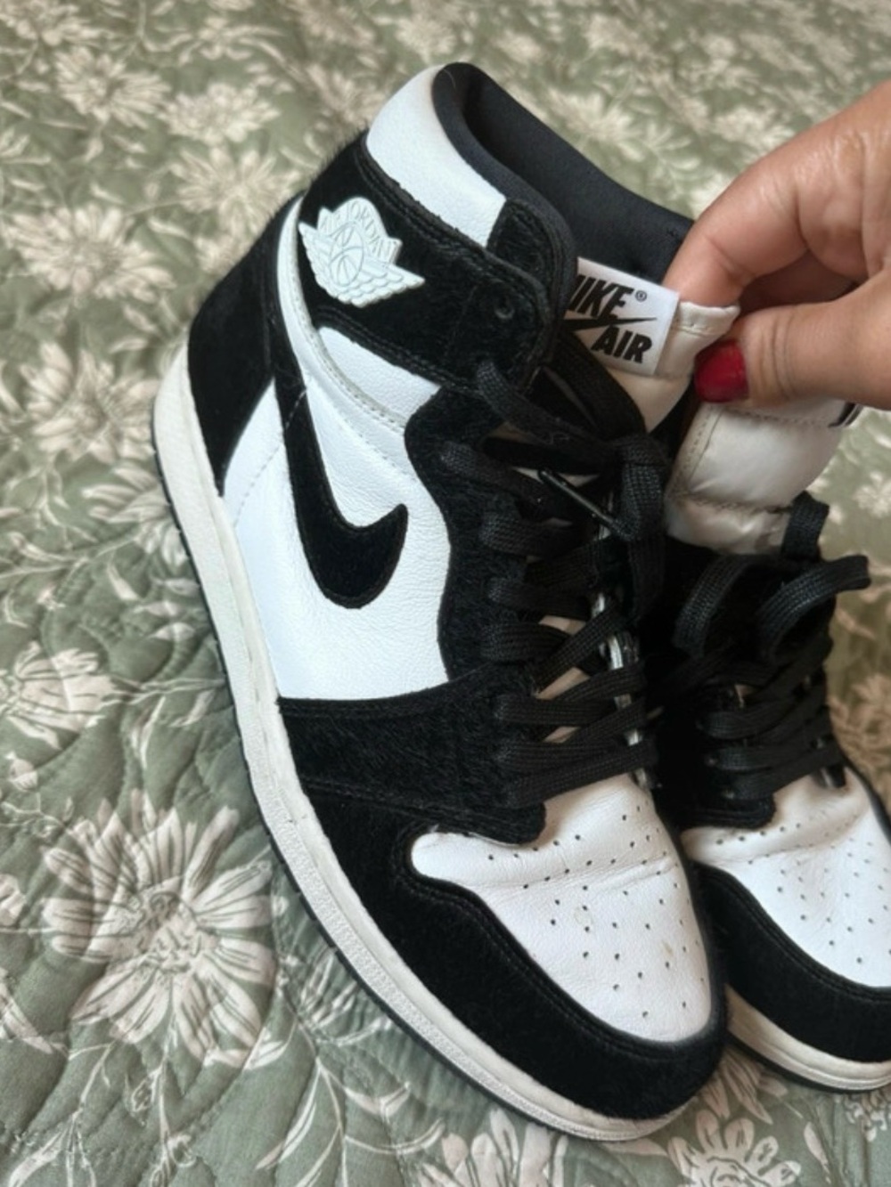 Nike Women’s High-Top Sneakers - Black & White